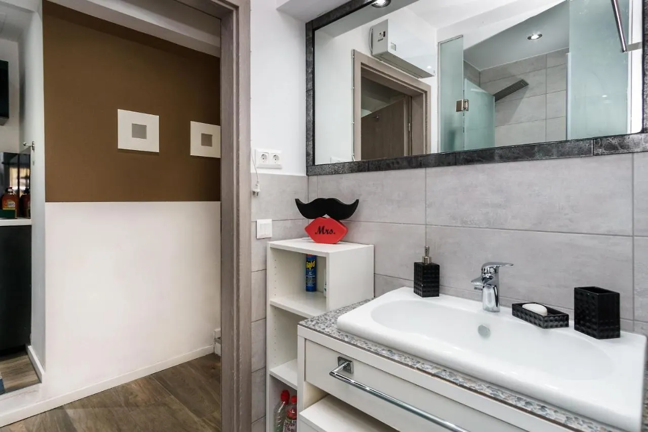 C.8 Indigo&Leon #Suite_In_City_Center Thessaloniki Greece